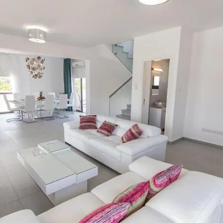 In Sleeps 8 Includes Swimming Pool And Air Con 9 Villa