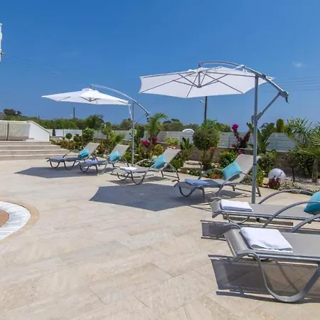 In Sleeps 8 Includes Swimming Pool And Air Con 9 Βίλα Πρωταράς