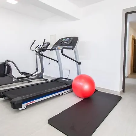 Βίλα In Sleeps 8 Includes Swimming Pool And Air Con 9 *
