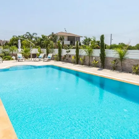 In Sleeps 8 Includes Swimming Pool And Air Con 9 Βίλα *