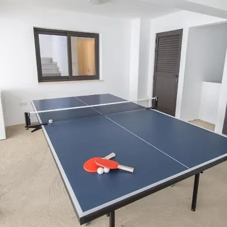 In Sleeps 8 Includes Swimming Pool And Air Con 9 Villa *