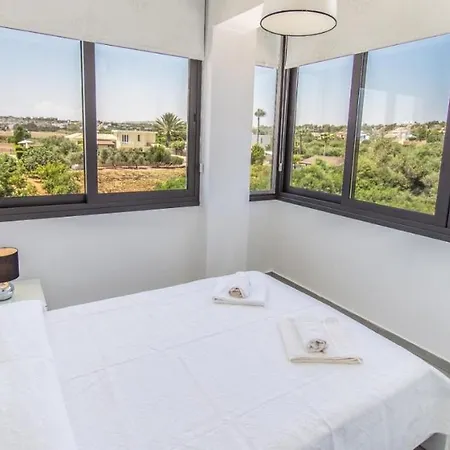 Βίλα In Sleeps 8 Includes Swimming Pool And Air Con 9 Πρωταράς