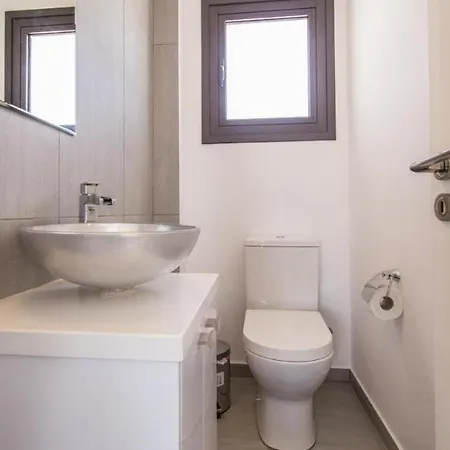 In Sleeps 8 Includes Swimming Pool And Air Con 9 Villa