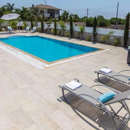 In Sleeps 8 Includes Swimming Pool And Air Con 9 Βίλα
